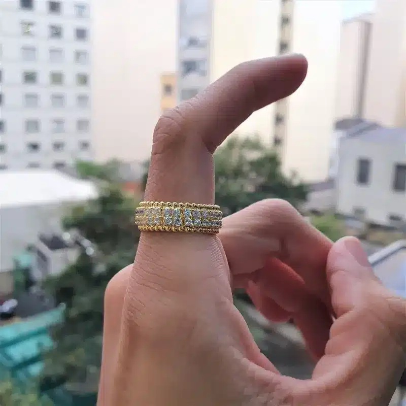 Anel Cravejado com Pedras de Zircônia Branca (Banho Ouro 24k) - Imagem 4