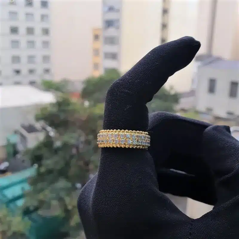 Anel Cravejado com Pedras de Zircônia Branca (Banho Ouro 24k) - Imagem 2