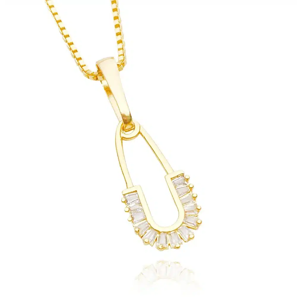 Pingente Alfinete Cravejado (2cmX1,1cm) (Banho Ouro 24k) - Imagem 1