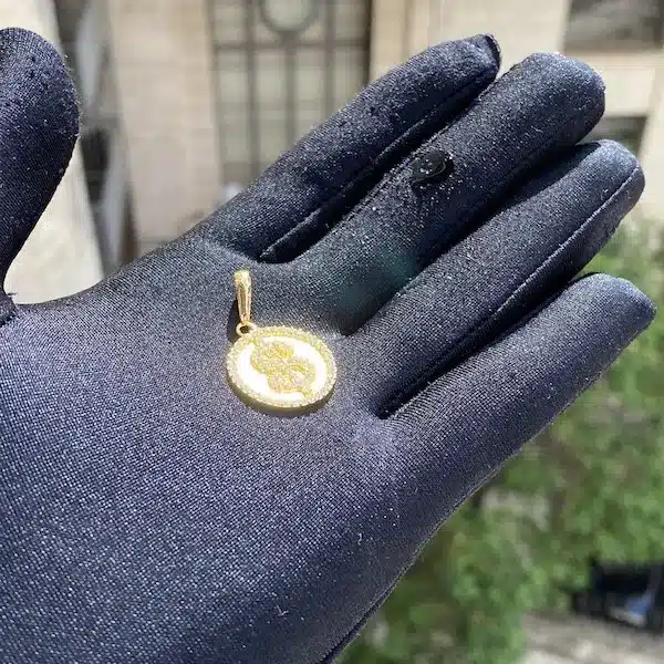 Pingente Cifrão Cravejado (2cmX2xm) (Banho Ouro 24k) - Imagem 3