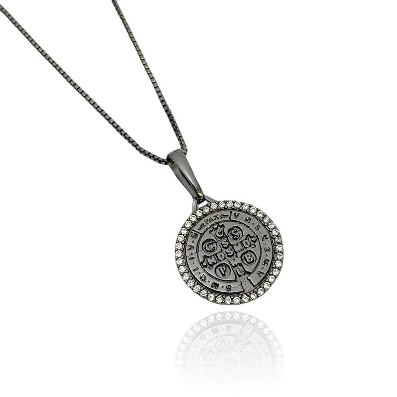 Pingente Medalha São Bento Cravejada em Zircônia (2,4cmX2,1cm) (Banho de Ônix) - Imagem 3