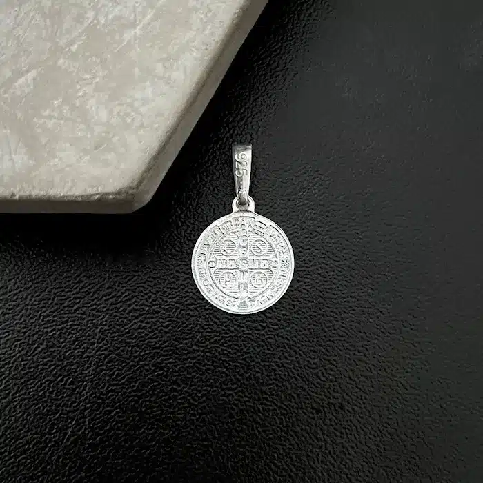 Pingente Medalha São Bento (Dupla Face) (1,7cmX1,5cm) (PRATA 925) - Imagem 1