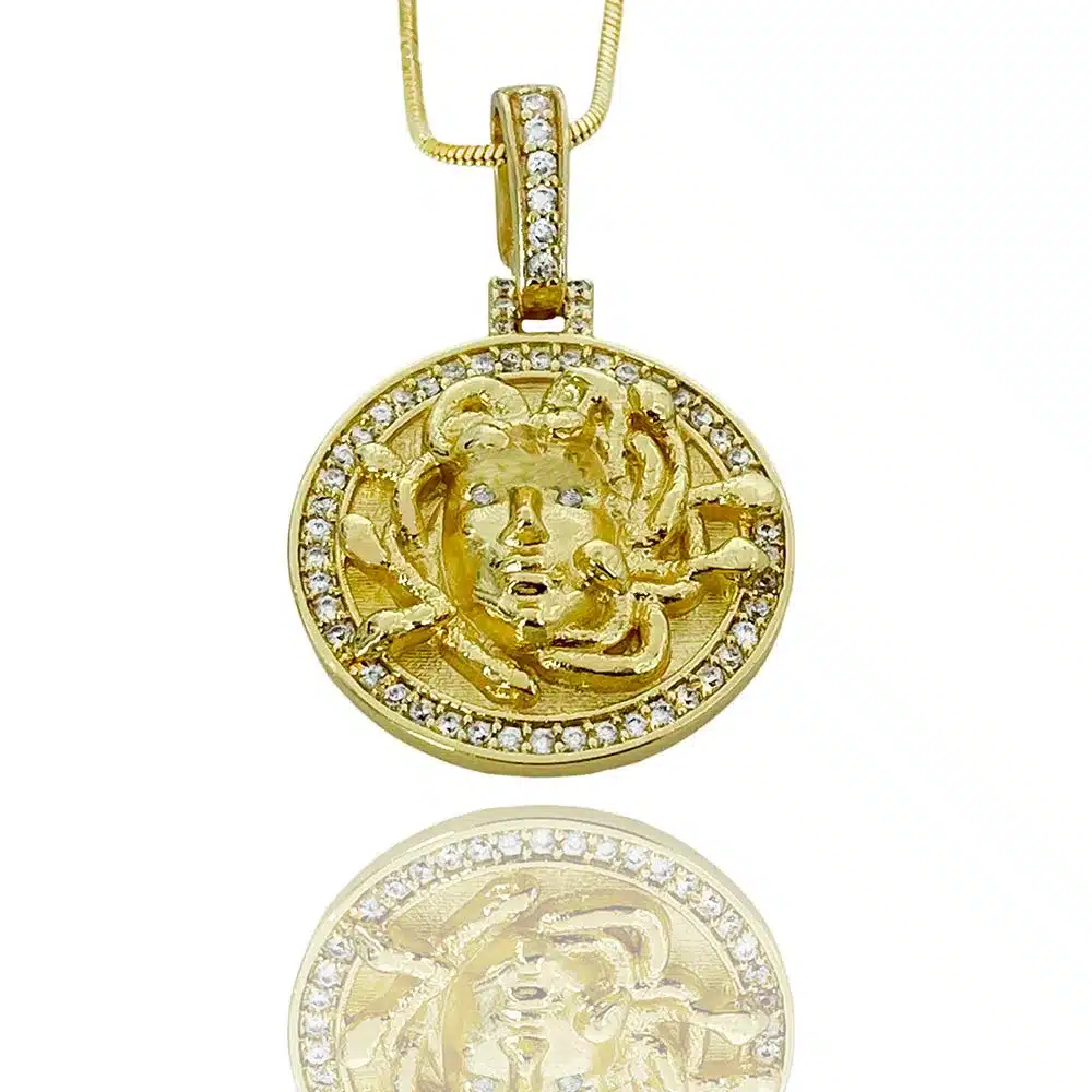 Pingente Medusa Cravejada (2,8cmX2,5cm) (Banho Ouro 24k) - Imagem 2